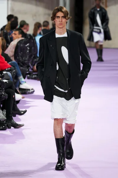 Look 49